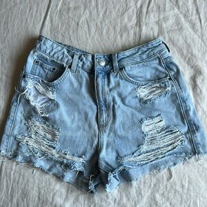 TOP SHOP ripped mom shorts in light wash